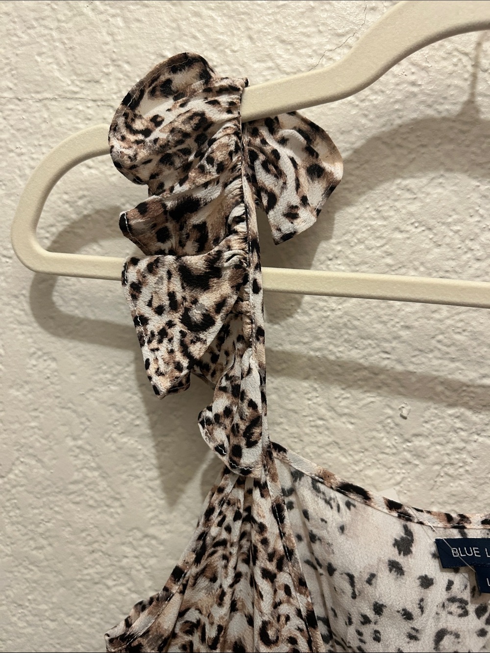 BLUE LIFE NWT Beige & Black Leopard Tie-Shoulder V-Neck Camisole Sz LARGE - Picture 3 of 10